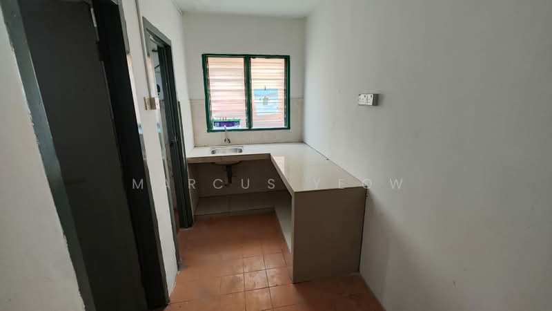 Rumah Flat untuk Dijual di Dahlia - Marcus Yeow - Kitchen - PropertyGuru.com.my