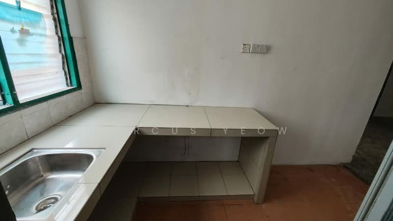 Rumah Flat untuk Dijual di Dahlia - Marcus Yeow - Kitchen - PropertyGuru.com.my