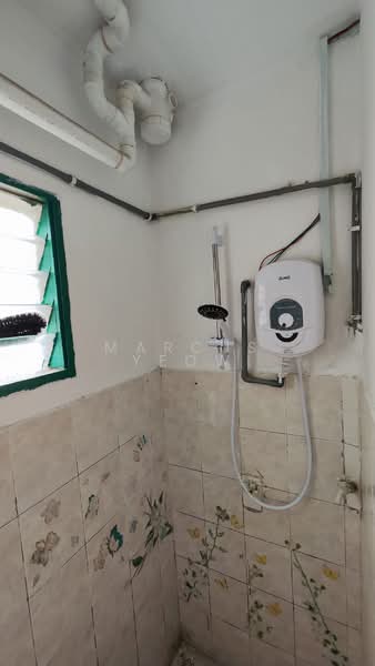 Rumah Flat untuk Dijual di Dahlia - Marcus Yeow - Bathroom - PropertyGuru.com.my