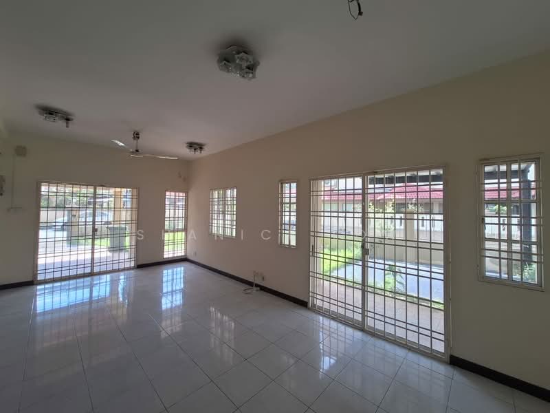 2.5-storey Terraced House for Sale in Bandar Puteri Puchong (Puchong) - Shanice Low - Living Room - PropertyGuru.com.my