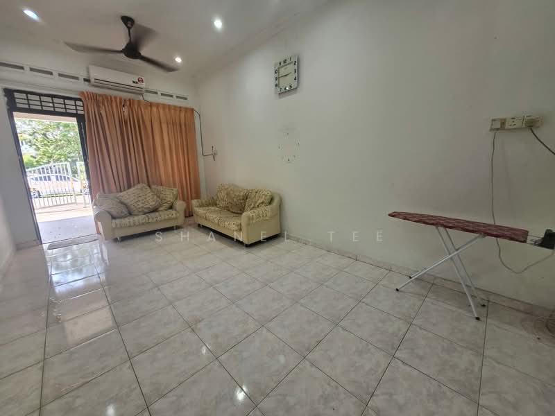 1-storey Terraced House for Rent in Sri Lalang (Kluang) - Shanel Tee - Living Room - PropertyGuru.com.my