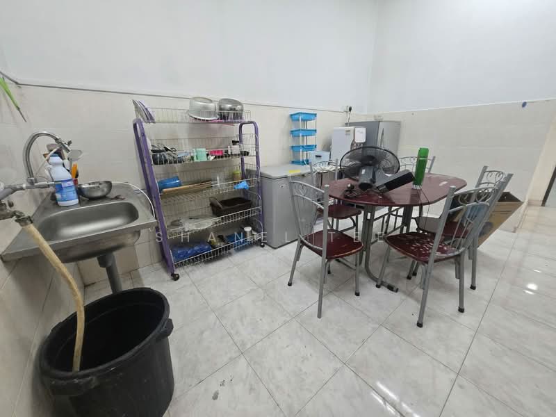 1-storey Terraced House for Rent in Sri Lalang (Kluang) - Shanel Tee - Kitchen - PropertyGuru.com.my