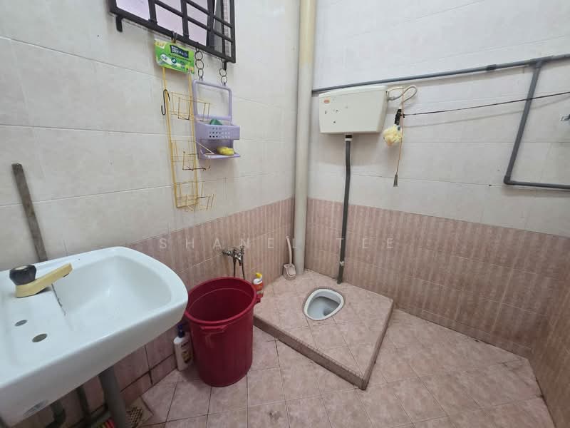 1-storey Terraced House for Rent in Sri Lalang (Kluang) - Shanel Tee - Bathroom - PropertyGuru.com.my