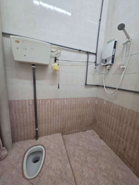 1-storey Terraced House for Rent in Sri Lalang (Kluang) - Shanel Tee - Bathroom - PropertyGuru.com.my