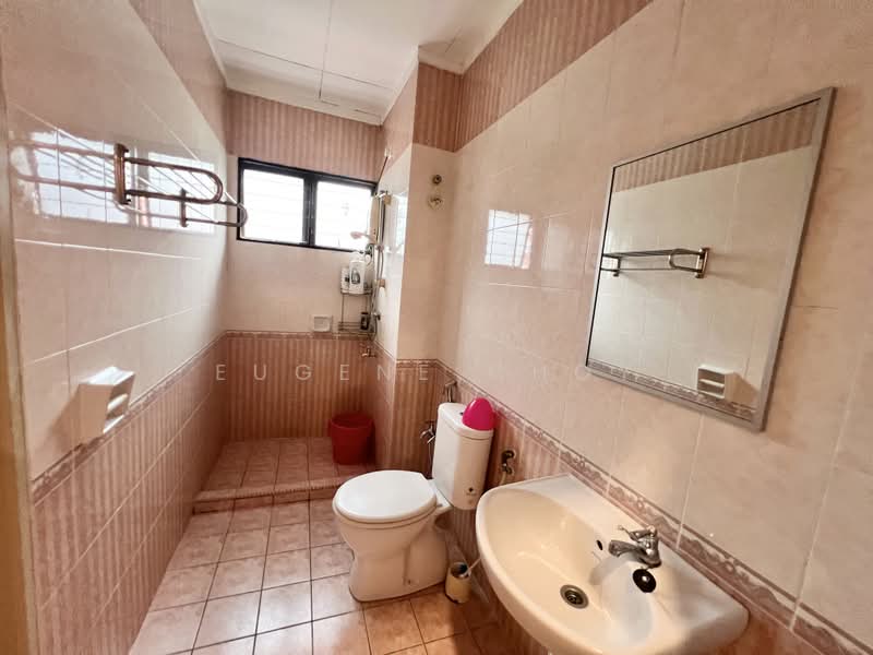 Rumah Teres 2 Tingkat untuk Dijual di Bandar Kinrara Seksyen 6 (Bandar Kinrara) - Eugene Choy - Bathroom - PropertyGuru.com.my