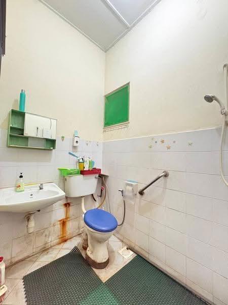 Rumah Teres 1-Tingkat untuk Dijual di Bandar Tiram (Ulu Tiram) - Sharon Wong Shu Shien - Bathroom - PropertyGuru.com.my