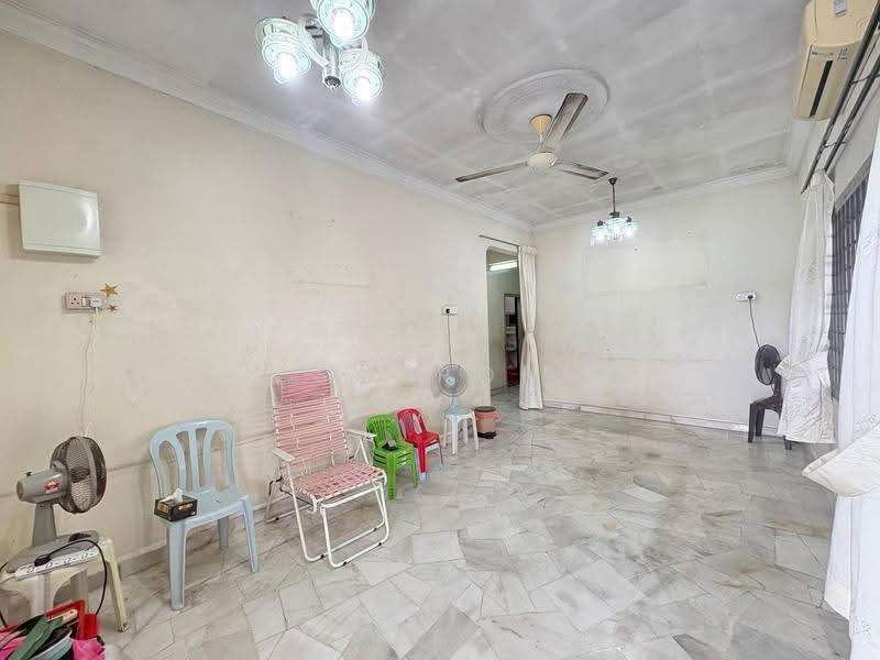 Rumah Teres 1-Tingkat untuk Dijual di Bandar Tiram (Ulu Tiram) - Sharon Wong Shu Shien - Living Room - PropertyGuru.com.my