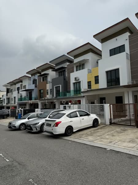2.5-storey Terraced House for Sale in Shah Alam (Selangor) - Nelson Lee - Exterior - PropertyGuru.com.my