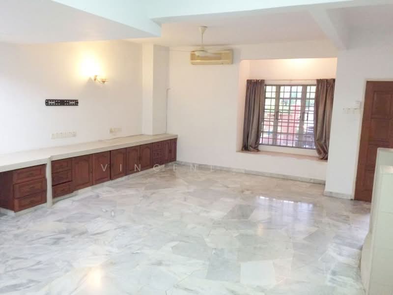 Rumah Teres untuk Disewa di Usj 18 (Subang Jaya) - Vincent Lim - Living Room - PropertyGuru.com.my