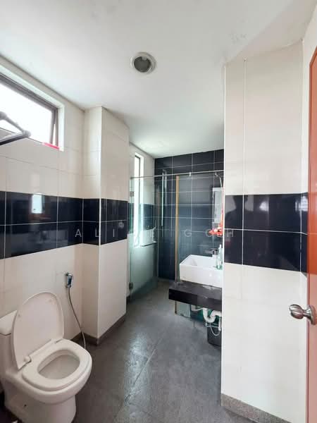 Service Residence for Sale at D'Inspire Residence (Inspira Bestari) - Alice Goh - Bathroom - PropertyGuru.com.my