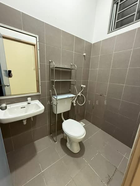 1-storey Terraced House for Rent in Kluang (Johor) - Shanel Tee - Bathroom - PropertyGuru.com.my