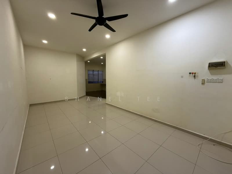 1-storey Terraced House for Rent in Kluang (Johor) - Shanel Tee - Living Room - PropertyGuru.com.my