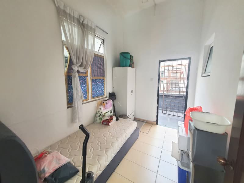 Semi-Detached House for Sale in Taman Equine (Seri Kembangan) - Jason Tan - Bedroom - PropertyGuru.com.my
