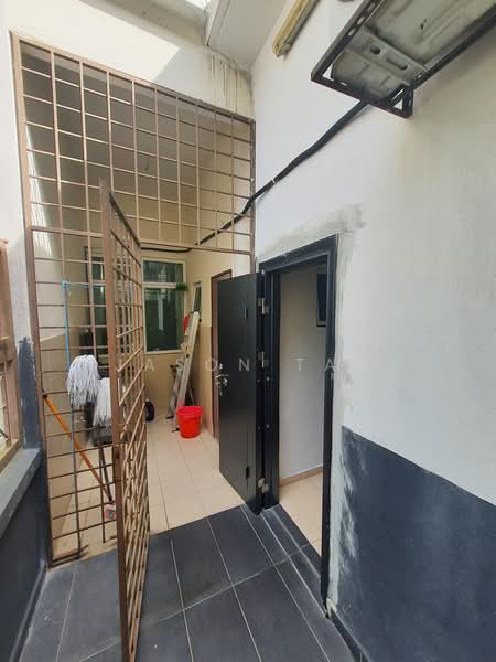 Semi-Detached House for Sale in Taman Equine (Seri Kembangan) - Jason Tan - Entrance - PropertyGuru.com.my