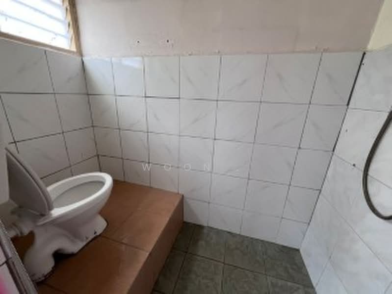 Rumah Flat untuk Disewa di Taman Anika - Woon . - Bathroom - PropertyGuru.com.my