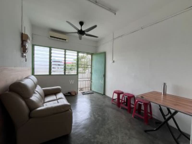 Rumah Flat untuk Disewa di Taman Anika - Woon . - Living Room - PropertyGuru.com.my