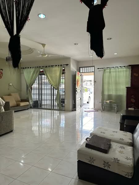 2-storey Terraced House for Sale in Taman Sri Kluang (Kluang) - Shanel Tee - Living Room - PropertyGuru.com.my