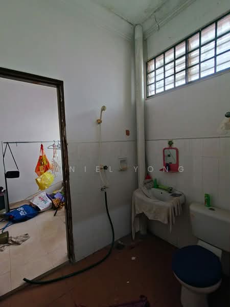 2-storey Terraced House for Sale in Taman Puteri Wangsa (Ulu Tiram) - Daniel Yong - Bathroom - PropertyGuru.com.my