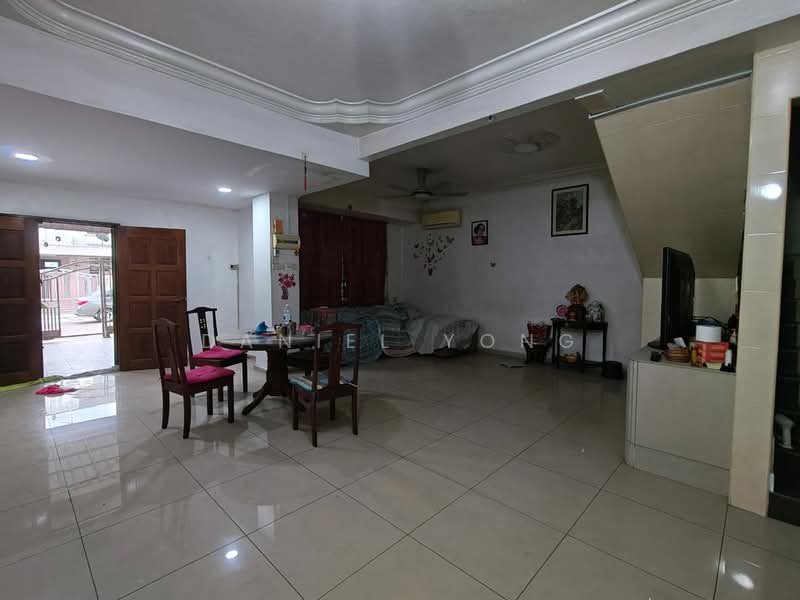 2-storey Terraced House for Sale in Taman Puteri Wangsa (Ulu Tiram) - Daniel Yong - Living Room - PropertyGuru.com.my