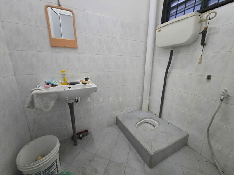 2-storey Terraced House for Rent in Taman Sri Kluang (Kluang) - Shanel Tee - Bathroom - PropertyGuru.com.my