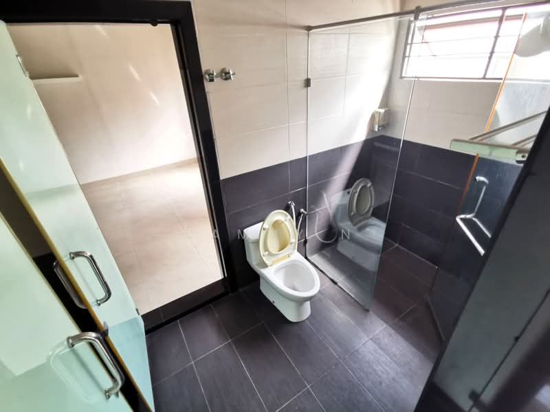 Semi-Detached House for Sale in Jalan Ipoh (Kuala Lumpur) - Cammy N - Bathroom - PropertyGuru.com.my
