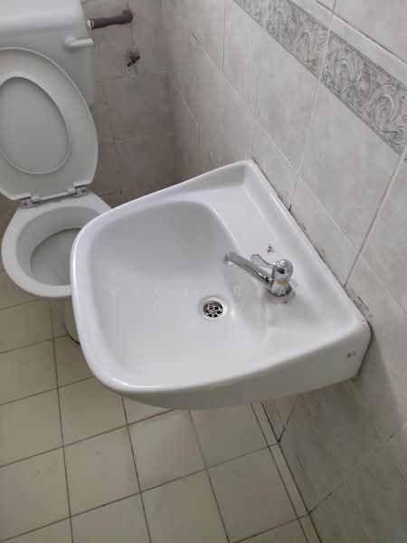 Pangsapuri untuk Dijual di Subang Perdana Goodyear Court 10 - Victoria Chew - Bathroom - PropertyGuru.com.my