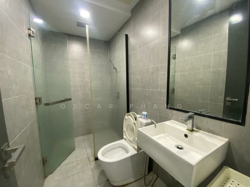 Servis Apartment untuk Disewa di The Square @ One City - Oscar Phang - Bathroom - PropertyGuru.com.my