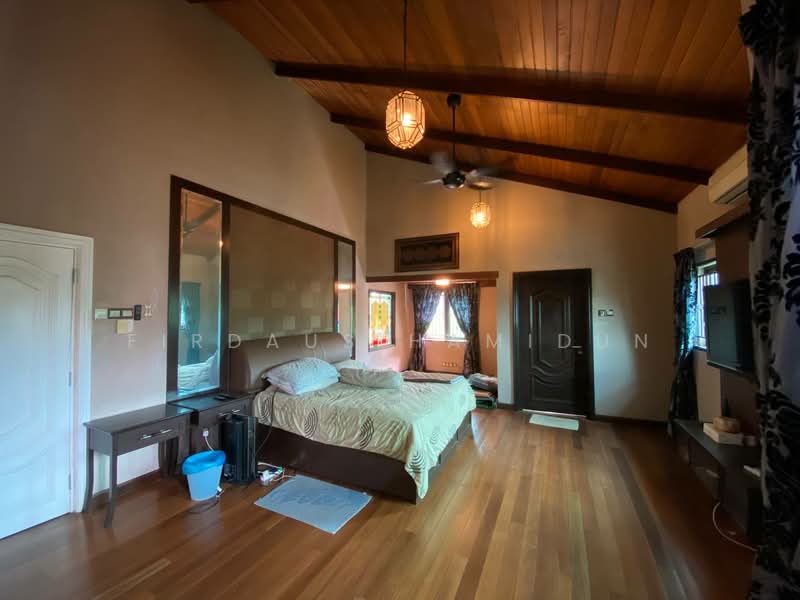 Bungalow for Sale in Usj 17 (Subang Jaya) - Firdaus Hamidun - Bedroom - PropertyGuru.com.my