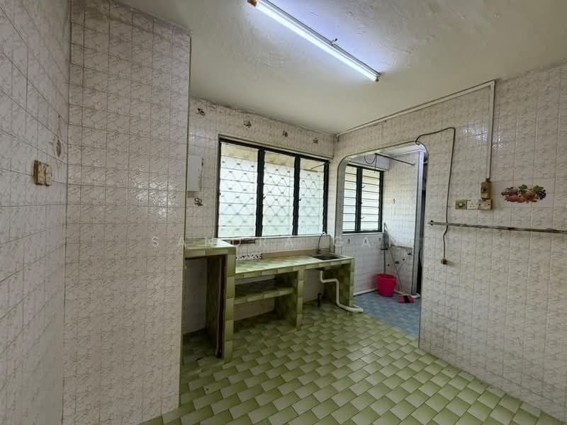 Flat for Sale at Flat Taman Ungku Tun Aminah - Sandra Gan - Kitchen - PropertyGuru.com.my
