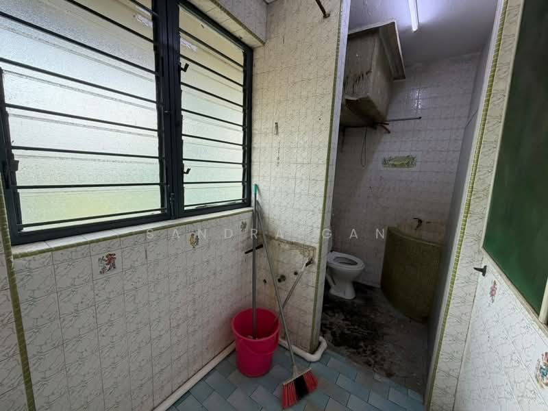 Flat for Sale at Flat Taman Ungku Tun Aminah - Sandra Gan - Bathroom - PropertyGuru.com.my
