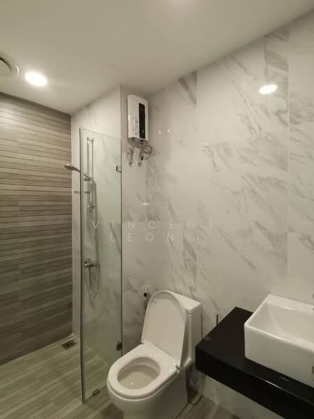 Servis Apartment untuk Disewa di Emporis - Vincent Leong - Bathroom - PropertyGuru.com.my