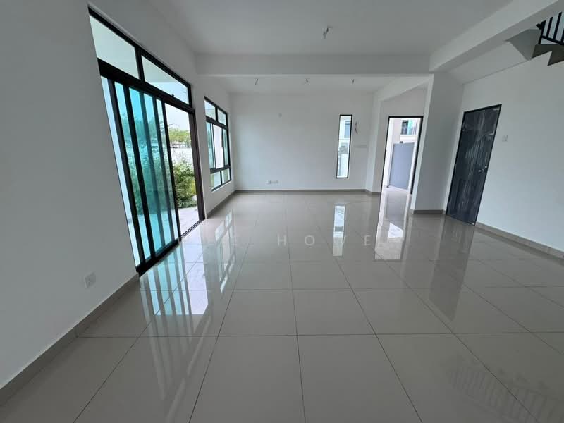 2-storey Terraced House for Sale in Taman Austin Duta (Tebrau) - Wee Howe - Living Room - PropertyGuru.com.my