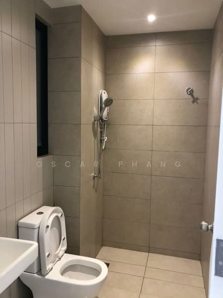 Servis Apartment untuk Disewa di Kenwingston Skylofts - Oscar Phang - Bathroom - PropertyGuru.com.my