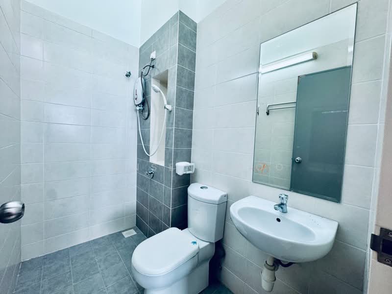 2-storey Terraced House for Sale in Setia Indah (Setia Alam) - Jansen Khoo - Bathroom - PropertyGuru.com.my