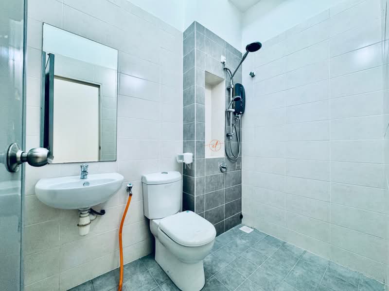 2-storey Terraced House for Sale in Setia Indah (Setia Alam) - Jansen Khoo - Bathroom - PropertyGuru.com.my