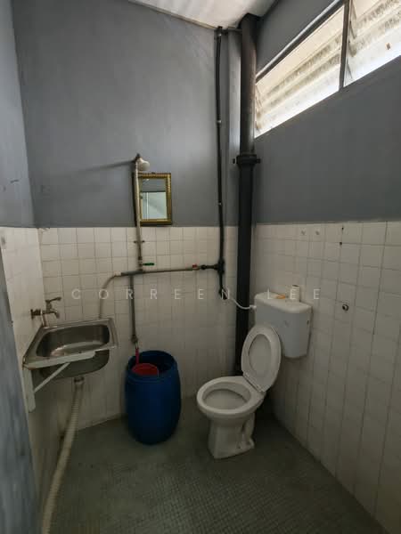 Flat for Rent at Taman Terubong Jaya - Correen Lee - Bathroom - PropertyGuru.com.my