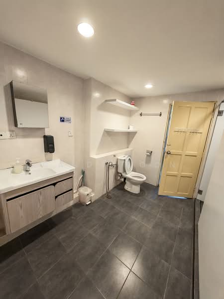 Servis Apartment untuk Dijual di Fahrenheit 88 (KL Plaza Suites) - Candy Soon - Bathroom - PropertyGuru.com.my