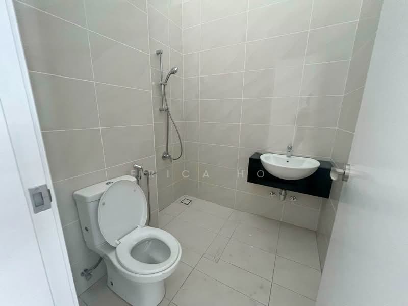 Cluster House for Sale in Taman Ekoflora (Johor Bahru) - Erica Ho - Bathroom - PropertyGuru.com.my