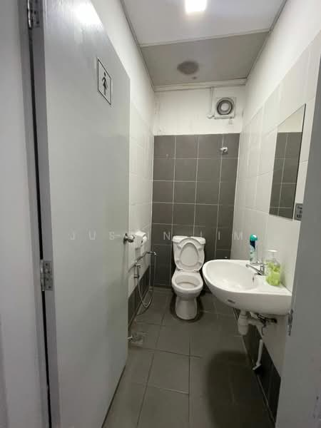 Shop / Office for Sale in Taman Serdang Perdana (Seri Kembangan) - Justin Lim - Bathroom - PropertyGuru.com.my