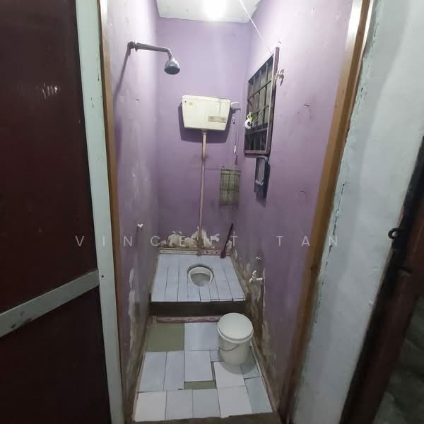 2-storey Terraced House for Rent in Taman Rawang Perdana (Rawang) - Vincent Tan - Bathroom - PropertyGuru.com.my