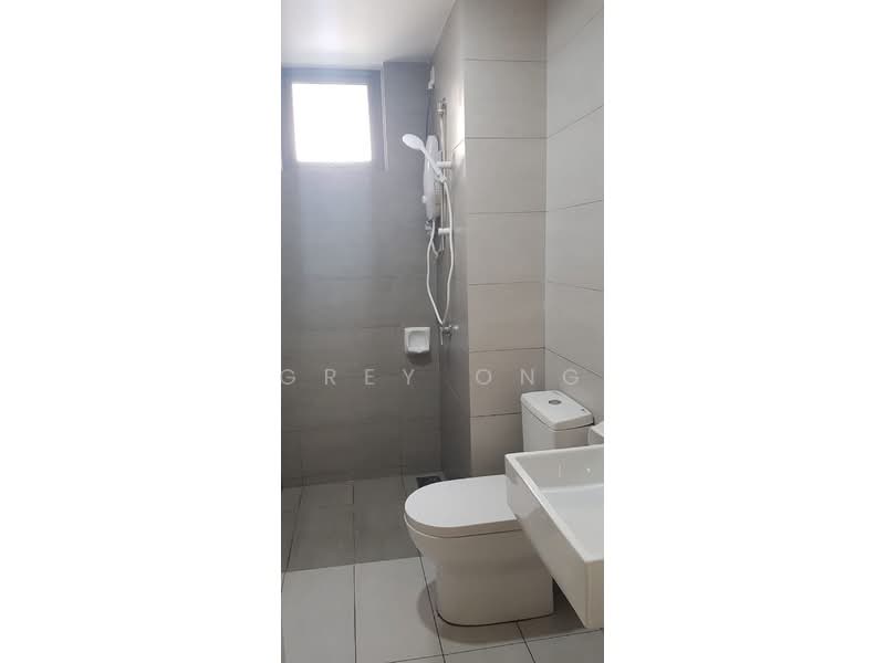 Servis Apartment untuk Disewa di Gravit8, Klang - Grey Ong - Bathroom - PropertyGuru.com.my