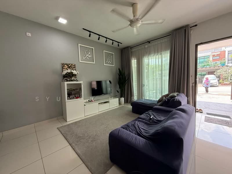 2-storey Terraced House for Sale in Shah Alam (Selangor) - Syukor Hartanah - Living Room - PropertyGuru.com.my
