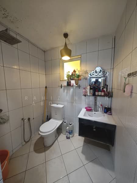 1-storey Terraced House for Sale in Taman Laksamana (Kota Tinggi) - Rahizan Bin Abd Rahim - Bathroom - PropertyGuru.com.my