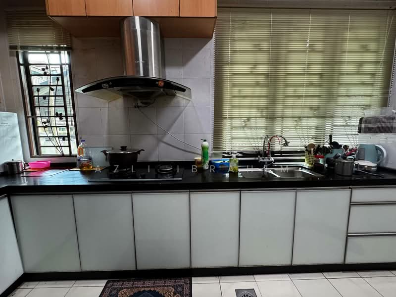 Townhouse for Sale in Bandar Tun Hussein Onn (Cheras) - Azli Ibrahim - Kitchen - PropertyGuru.com.my