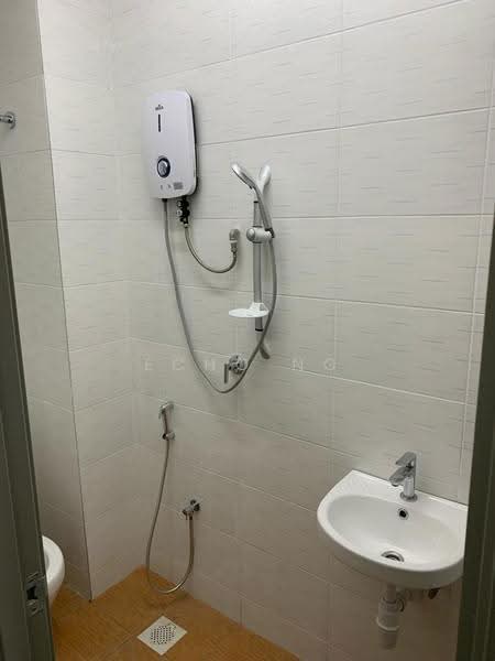 Kediaman Servis untuk Dijual di Ayuman Suites - Echo Ng - Bathroom - PropertyGuru.com.my