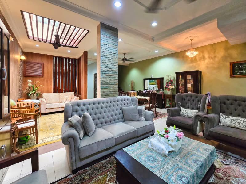Rumah Teres 2 Tingkat untuk Dijual di Bukit Jelutong (Shah Alam) - Zulhilmi Zakaria - Living Room - PropertyGuru.com.my
