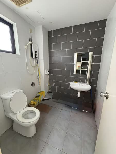 Rumah Berkembar untuk Dijual di Setia Ecohill (Semenyih) - Jane Tee - Bathroom - PropertyGuru.com.my