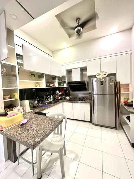 Kondominium untuk Disewa di One World 1 - Andy Lee - Kitchen - PropertyGuru.com.my