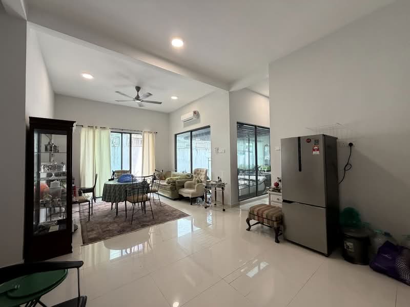 Rumah Berkembar untuk Dijual di Saujana Impian (Kajang) - Kris Tan - Living Room - PropertyGuru.com.my