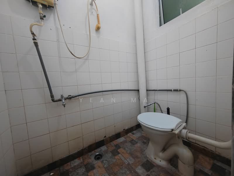 Terraced House for Sale in Bandar Country Homes (Rawang) - Yean Ma - Bathroom - PropertyGuru.com.my